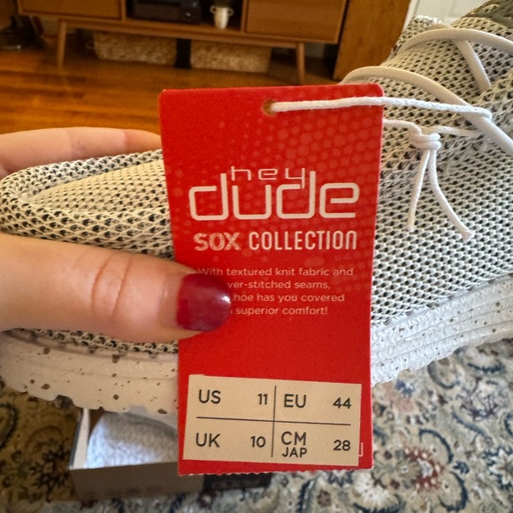 Never Worn Hey Dude Wally Sox Stone White Shoes - Picture 4 of 5